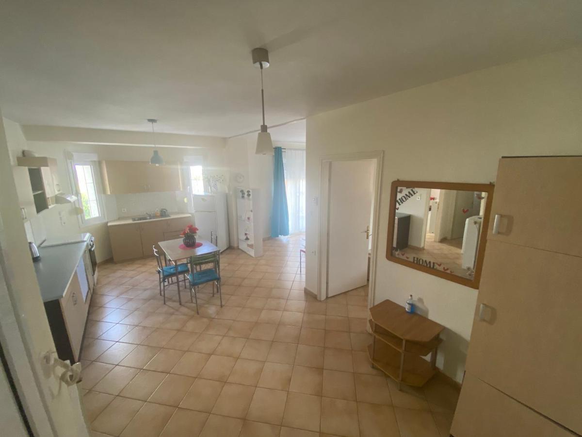 Kelesi Apartments Nea Kallikrateia Buitenkant foto
